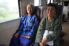 680703 เด็กสมุนพระรามนั่งรถไฟไปปฐมอโศก ร่วมงาน ๙๐ ปี ลุงจำลอง 135.jpeg