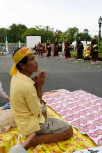 พท+สมณะบิณฑ์ที่งานชุมนุม (40).JPG