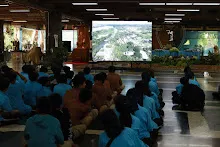 680528 อบรมนักเรียน รร.ขวาวใหญ่วิทยา ชมคลิปชีวิตร่ำให้ คลิปแนะนำชุมชน 57.JPG