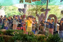 671230 สมุนพระรามแสดงร้องเพลง พิธีเปิดงานเพื่อฟ้าดิน คนมาดูงาน ทำ5ส ทำสวนบ่าย 239.jpg