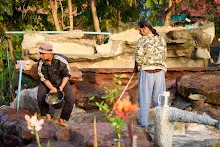 680121 สมุนพระรามยกกระถางต้นไม้แต่งสวน เปียหม่องทดลองเปิดน้ำตก 56.jpg