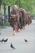 เดินบิณฑ์รอบสนามหลวง (43).JPG