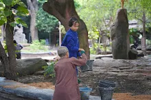680602 สมุนพระราม และ สสธ.ขนทรายและปรับพื้นที่หน้าเฮือนศูนย์สูญ 5.JPG
