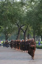 เดินบิณฑ์รอบสนามหลวง (24).JPG