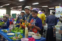 680529 สมุนพระราม สาธิตทำสลัดโรล งานอบรม นร.ขวาวใหญ่วิทยา สุรินทร์ 2.jpeg