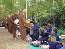 พท+สมณะบิณฑ์ที่งานชุมนุม (68).JPG