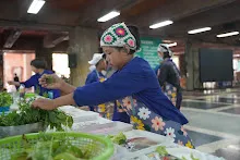 680529 สมุนพระราม สาธิตทำสลัดโรล งานอบรม นร.ขวาวใหญ่วิทยา สุรินทร์ 43.jpeg