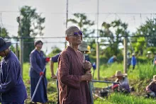671021 วันบวร รวมสี ถางหญ้า สวนเพื่อฟ้าดิน6.jpg