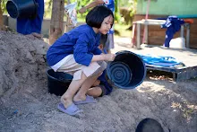 671208 สมุนพระรามช่วยกันทะลายกองดิน ถมสระน้ำ 29.jpg