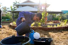680117 สมุนพระรามปรับปรุงสวน ทาสีเสาป้ายสวนครอบครัวน่ารัก 55.jpg