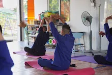 680109 สสธ.ม.4 ฝนเมล็ดพุทธรักษา ฝึกโยคะ สมุนพระรามชายช่วยร่อนทรายทำน้ำตก สวนน่ารัก 14.jpg