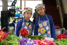671124 สมุนพระราม ทำสลัดโรลแจก ที่โรงครัวกลาง 132.jpg