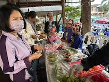 671215 นร.สมุนพระรามไปขายสลัดโรล ที่อุทยานบุญนิยม วันแรก พาณิชย์บุญนิยม 60.jpg
