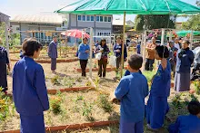 671230 สมุนพระรามแสดงร้องเพลง พิธีเปิดงานเพื่อฟ้าดิน คนมาดูงาน ทำ5ส ทำสวนบ่าย 211.jpg