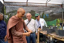 680401 อ.ดร.อานนท์ เอื้อตระกูลและคณะ เยี่ยมสวนครอบครัวน่ารัก  52.jpg