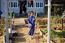 680117 สมุนพระรามปรับปรุงสวน ทาสีเสาป้ายสวนครอบครัวน่ารัก 51.jpg