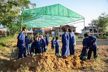 670115 เด็กอนุบาลตุ๊กติ้ว สมุนพระราม ช่วยพ่อไม้ผลทำเรือนเพาะชำ  4.jpeg
