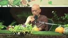 สื่อธรรมะพ่อครู ตอน นั่งหลับตาปฏิบัติไม่ใช่ทางปฏิบัติของศาสนาพุทธ.mp4