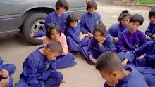 680308 สมุนพระราม ทดสอบ pH ของดินด้วยน้ำสะกัดดอกอัญชัน 2.jpg