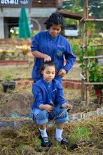 671226 สมุนพระรามทำสวนในวันหยุดเช้า 8.jpg