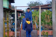 680121 สมุนพระรามยกกระถางต้นไม้แต่งสวน เปียหม่องทดลองเปิดน้ำตก 14.jpg