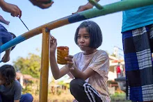 680117 สมุนพระรามปรับปรุงสวน ทาสีเสาป้ายสวนครอบครัวน่ารัก 127.jpg