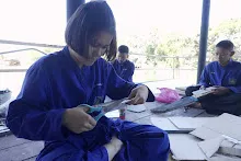 680108 สสธ.ม.ปลายช่วยกันทำชุดรีไซเคิลงานวันเด็ก กล้องเด็กถ่ายเอง 242.jpg