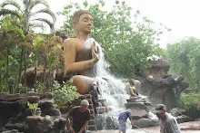 680511 ภาพโฮมแฮงขัดนำตกองค์พระพุทธธาในวันวิสาขฯ 4.jpeg