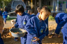 670115 เด็กอนุบาลตุ๊กติ้ว สมุนพระราม ช่วยพ่อไม้ผลทำเรือนเพาะชำ  20.jpeg