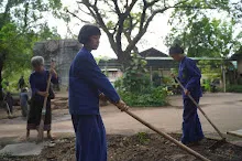 680602 สมุนพระราม และ สสธ.ขนทรายและปรับพื้นที่หน้าเฮือนศูนย์สูญ 116.JPG
