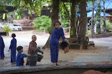 680602 สมุนพระราม และ สสธ.ขนทรายและปรับพื้นที่หน้าเฮือนศูนย์สูญ 2.JPG