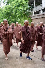680606 สมุนพระรามร่วมเดินตามรอยโพธิสัตว์ งานอโศกรำลึก 49.jpeg