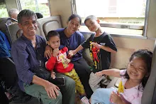 680703 เด็กสมุนพระรามนั่งรถไฟไปปฐมอโศก ร่วมงาน ๙๐ ปี ลุงจำลอง 66.jpeg