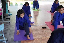 680109 สสธ.ม.4 ฝนเมล็ดพุทธรักษา ฝึกโยคะ สมุนพระรามชายช่วยร่อนทรายทำน้ำตก สวนน่ารัก 53.jpg