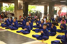 680519 พิธีรับชุดนักเรียนสัมมาสิกขาราชธานีอโศก ม.1 ม.4  106.JPG