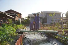 680103 สมุนพระรามดูแลสวนเช้า เย็น เปียหม่องเริ่มทำน้ำตก 77.jpg