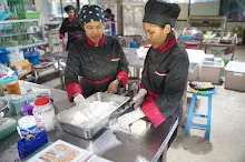 680716 ภาพทำขนมปัง ฐานงานแม่สะอาด Mothers Vegan Bakery 102.JPG