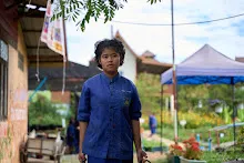 680224 วันบวร สมุนพระรามทำแปลงคอสมอส ข้างสนามเด็กเล่น 22.jpg