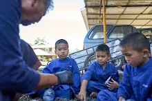 671207 สมุนพระรามทำสวนครอบครัวน่ารัก รดน้ำ เพราะกล้า ถมบ่อ 52.jpg