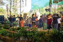 671230 สมุนพระรามแสดงร้องเพลง พิธีเปิดงานเพื่อฟ้าดิน คนมาดูงาน ทำ5ส ทำสวนบ่าย 244.jpg