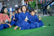671230 สมุนพระรามแสดงร้องเพลง พิธีเปิดงานเพื่อฟ้าดิน คนมาดูงาน ทำ5ส ทำสวนบ่าย 277.jpg
