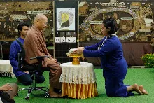 680411 พิธีรับกลด รุ่น กราบลาหลวงปู 11.jpeg