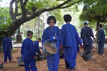 680602 สมุนพระราม และ สสธ.ขนทรายและปรับพื้นที่หน้าเฮือนศูนย์สูญ 101.JPG