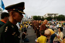 พท+สมณะบิณฑ์ที่งานชุมนุม (35).JPG