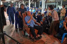 680703 เด็กสมุนพระรามนั่งรถไฟไปปฐมอโศก ร่วมงาน ๙๐ ปี ลุงจำลอง 248.jpeg