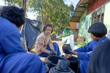 680608 สมุนพระรามเก็บเมล็ดพันธุ์ดอกไม้กินได้ที่สวน ไปขนดินปลูก 126.jpg