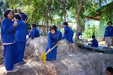 671207 สมุนพระรามทำสวนครอบครัวน่ารัก รดน้ำ เพราะกล้า ถมบ่อ 41.jpg