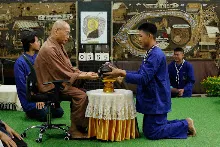 680411 พิธีรับกลด รุ่น กราบลาหลวงปู 5.jpeg