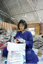 680108 สสธ.ม.ปลายช่วยกันทำชุดรีไซเคิลงานวันเด็ก กล้องเด็กถ่ายเอง 180.jpg