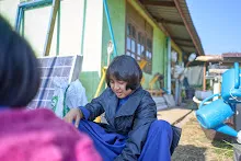 680608 สมุนพระรามเก็บเมล็ดพันธุ์ดอกไม้กินได้ที่สวน ไปขนดินปลูก 125.jpg